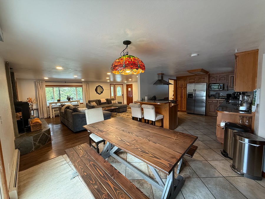 Dining room table with space for 8 settings. 2 bar settings and 3 buffet table settings makes dining options easy!