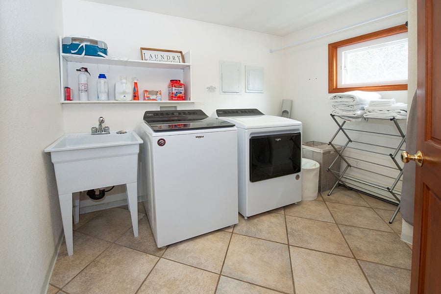 Full size laundry room