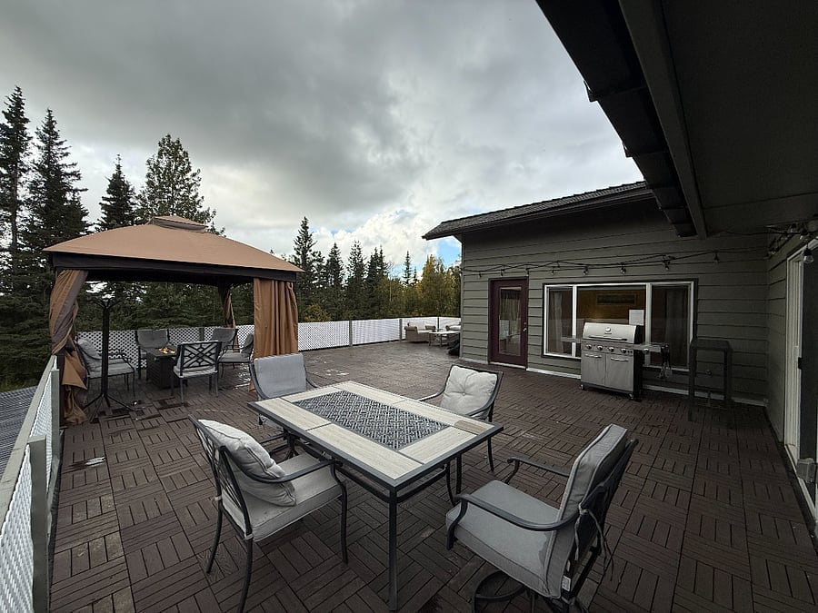 Fun upper level deck with barbecue grill