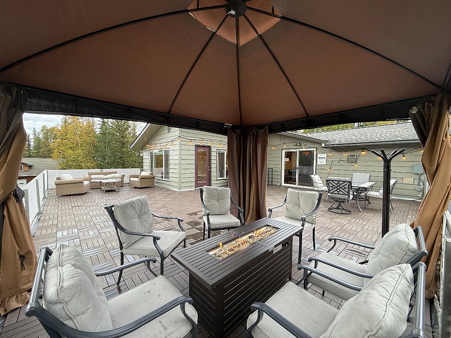 Covered fire table to enjoy warm conversations year round