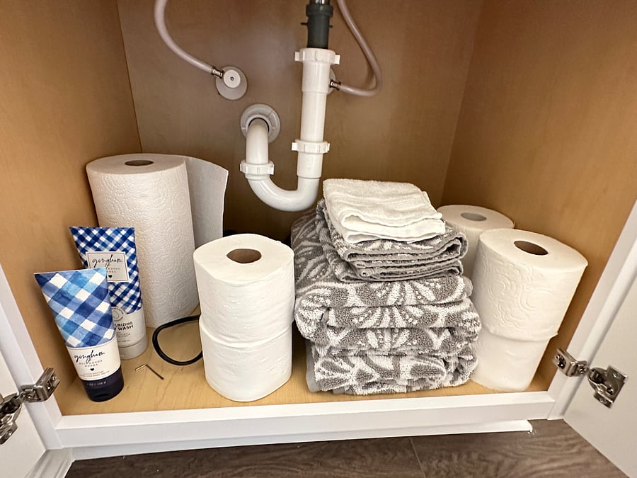 Private full bathroom- stocked with necessities 