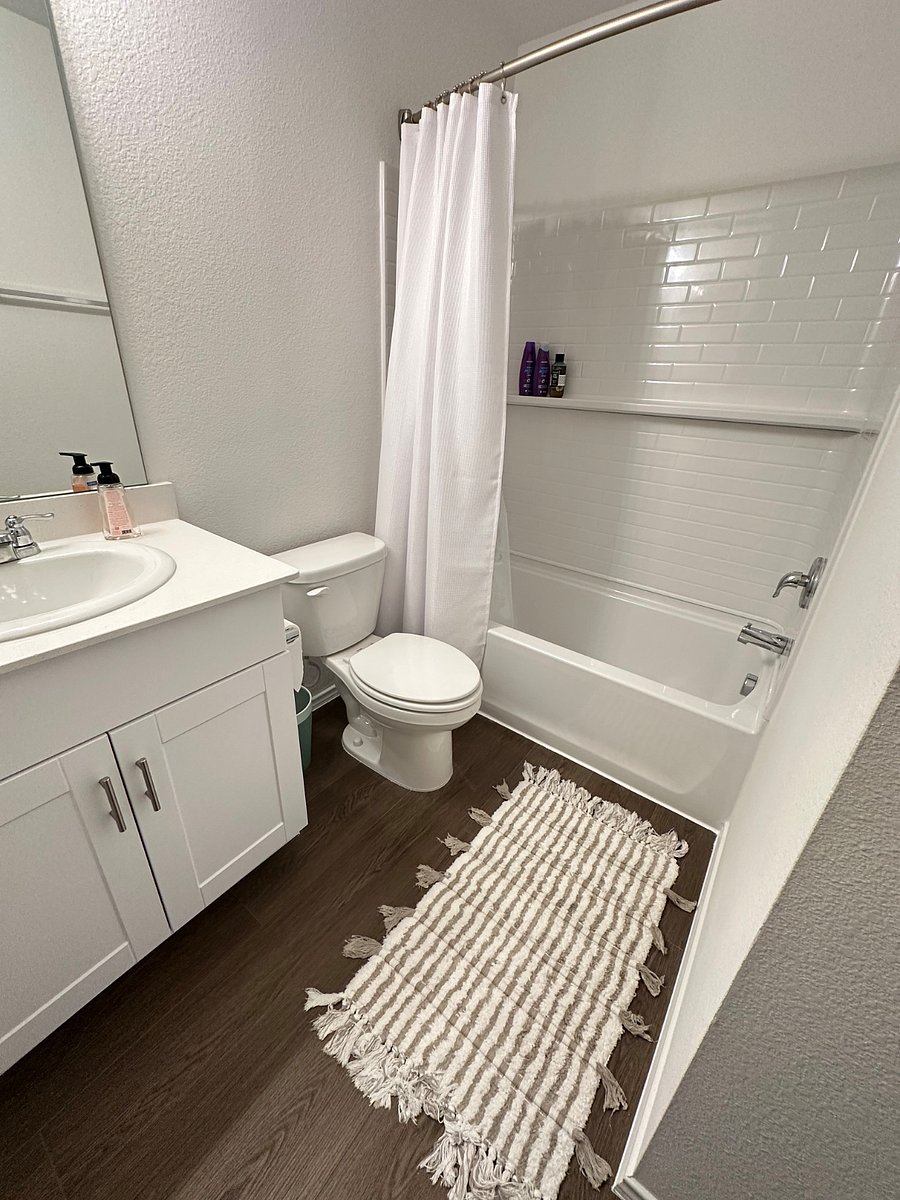 Private full bathroom 