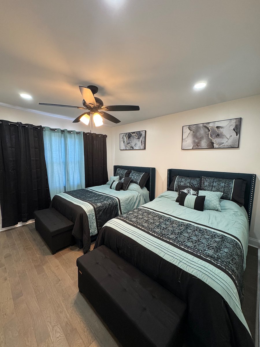 Bedroom (1) has 2 full size beds
