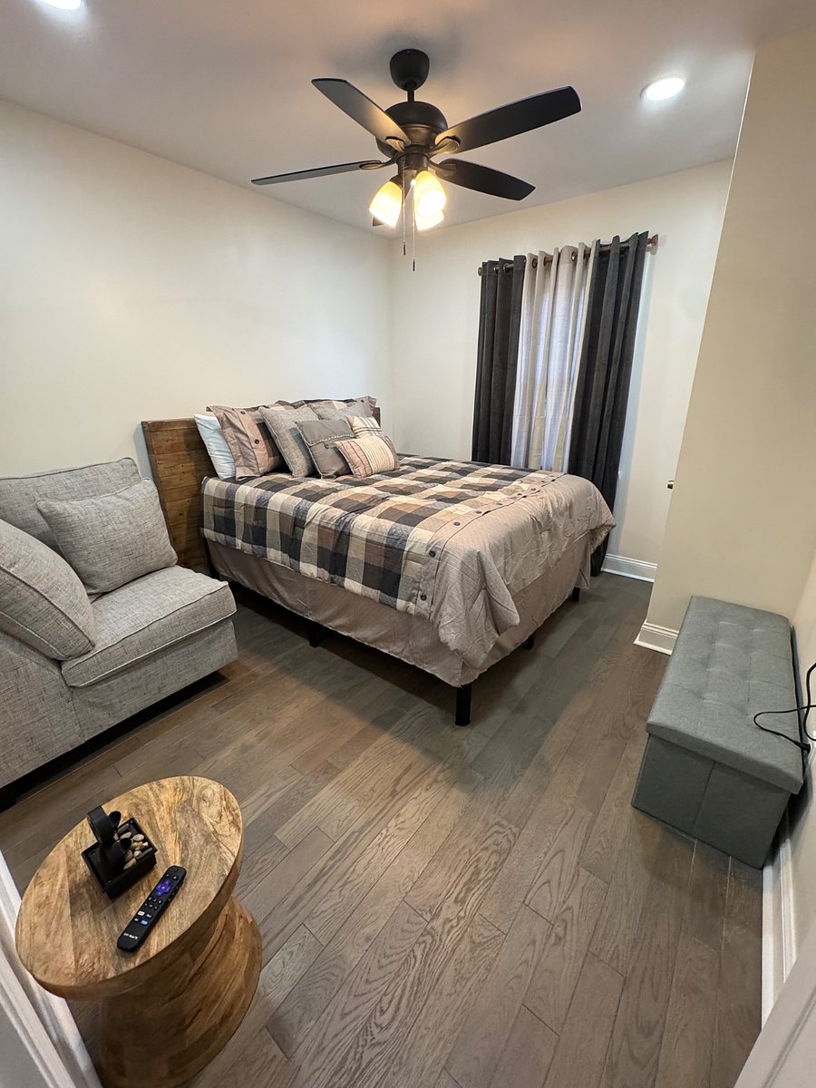 Bedroom. (3) has 1 queen size bed