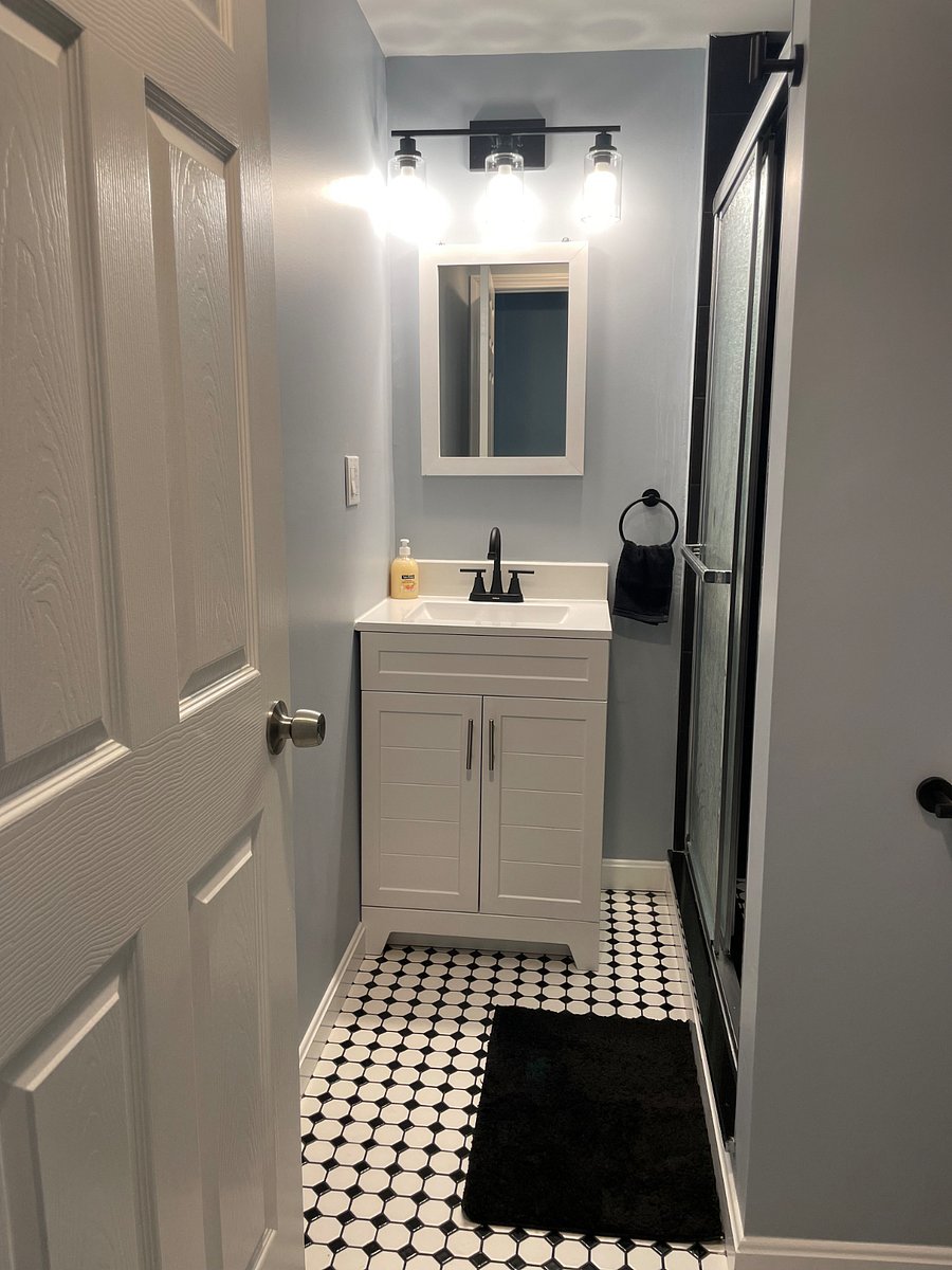 Aerated and bright bathroom 