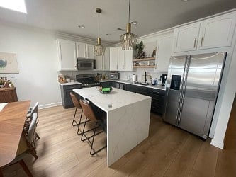 Full kitchen