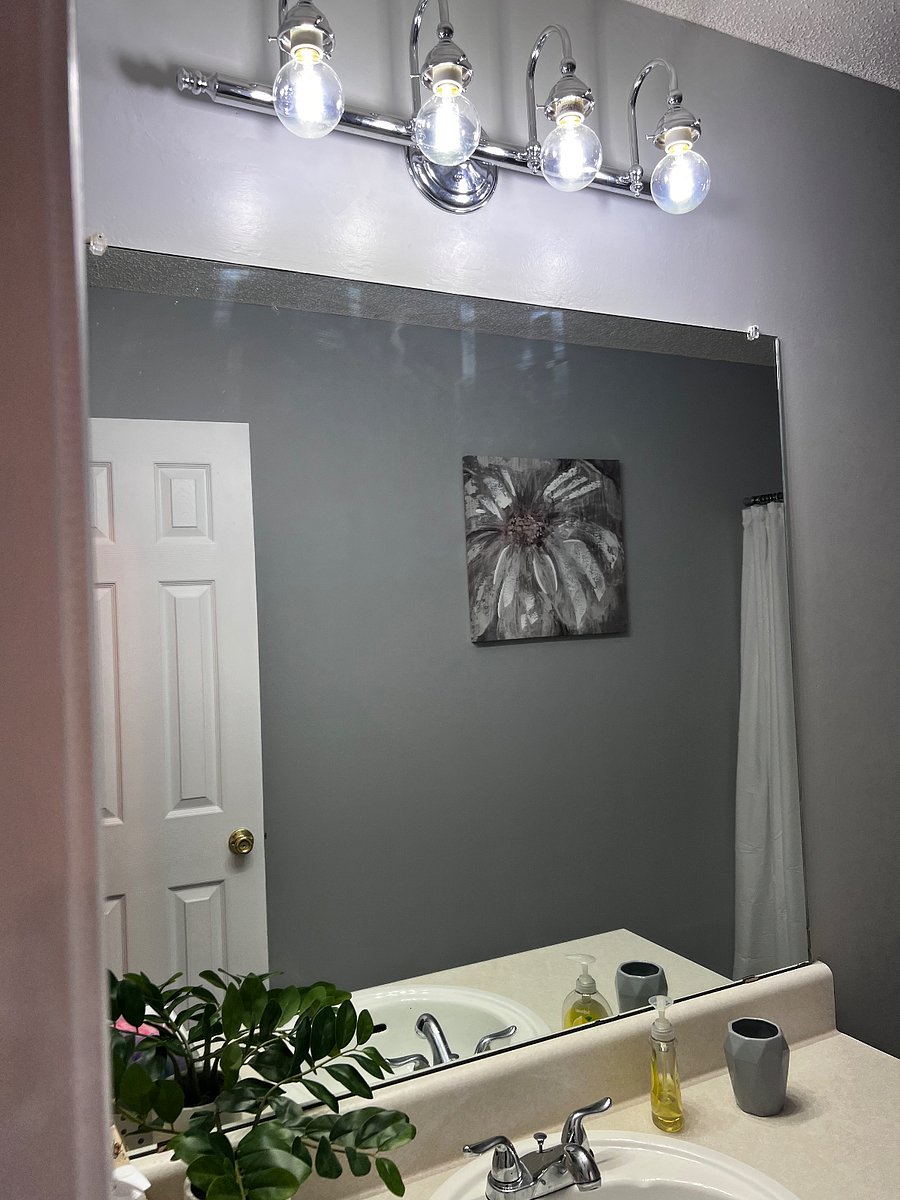 Hall bathroom 