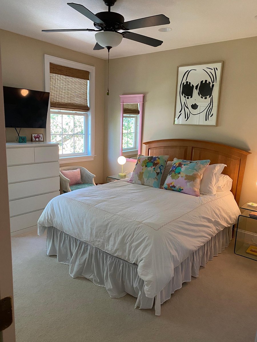 Queen bedroom.