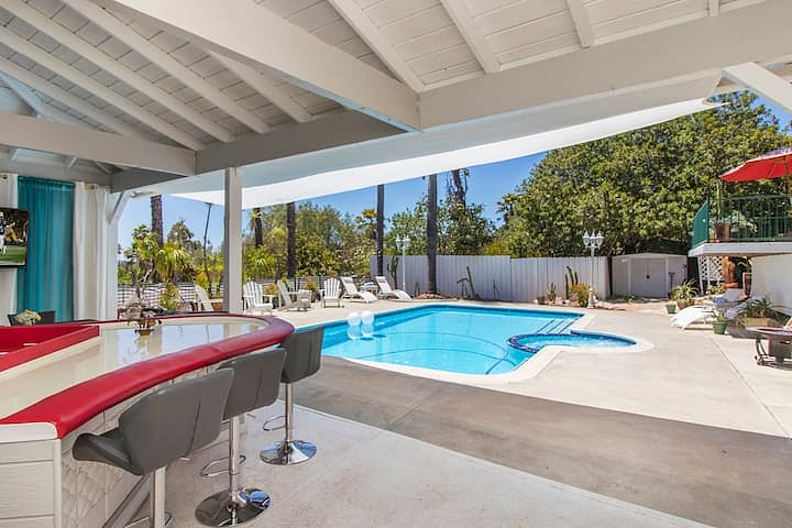 ig Pool area with Las Vegas bar, TV and 1/2 bathroom.