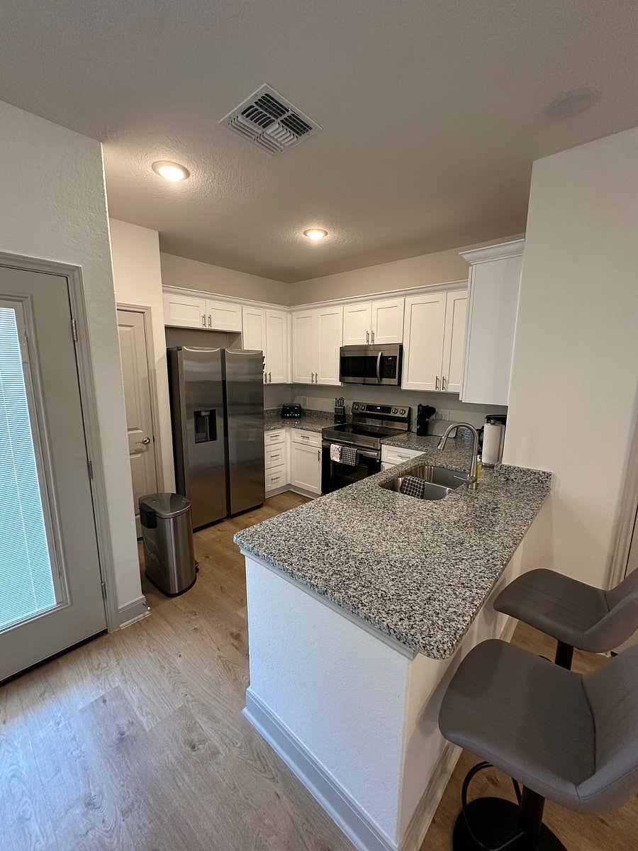 Well equipped kitchen ready for immediate use. A fire extinguisher is located under the sink.