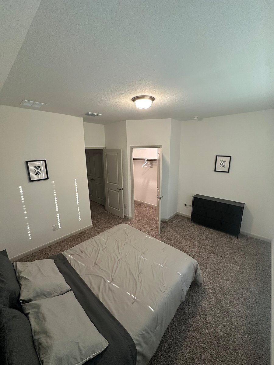 Last bedroom (bedroom 3) with queen bed and walk-in closet.