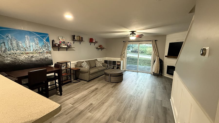 Living Room with couch, TV, Table