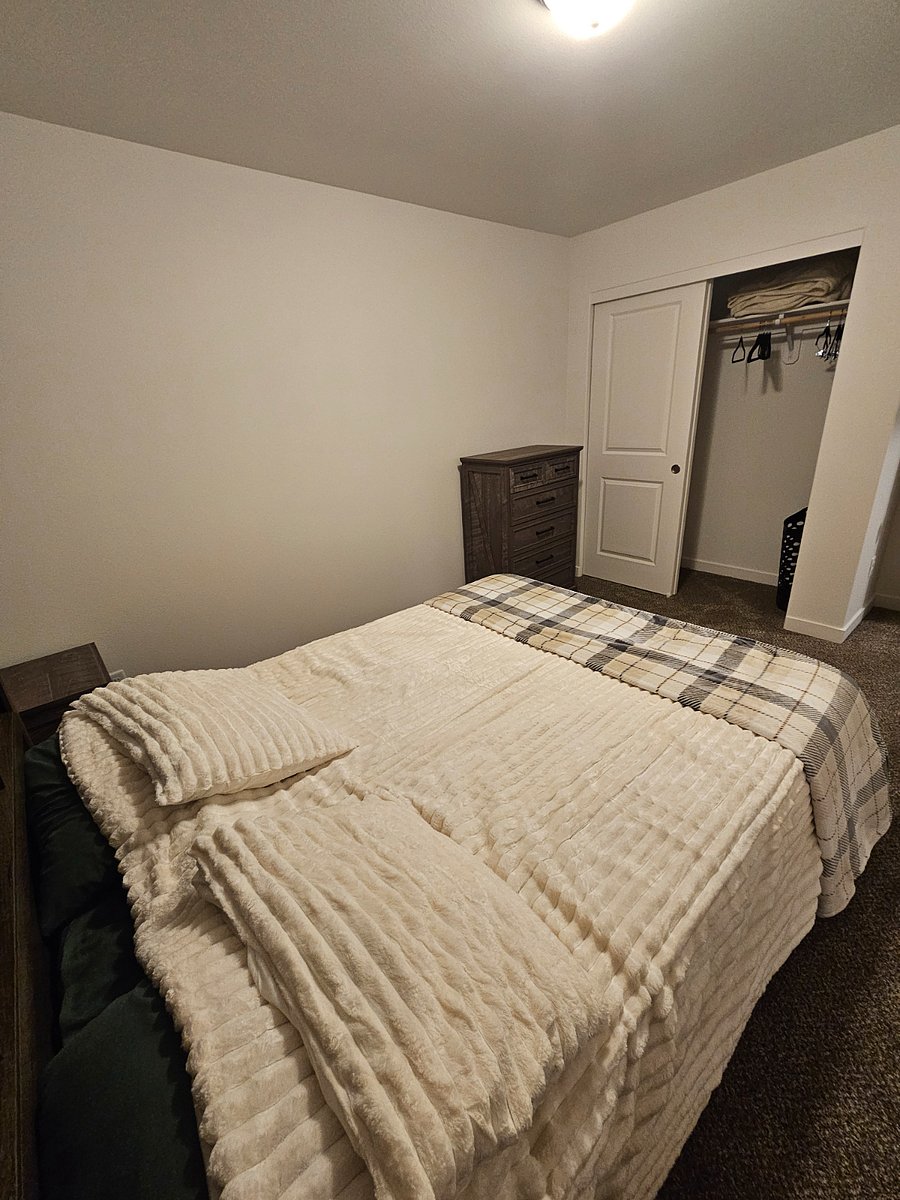 Queen bed with 43" TV