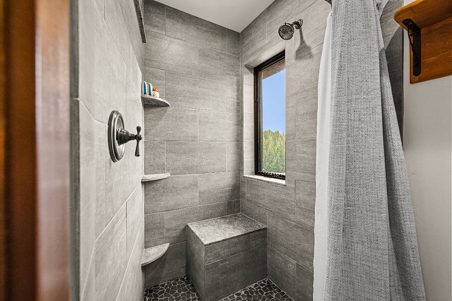 Upper floor Master Bath