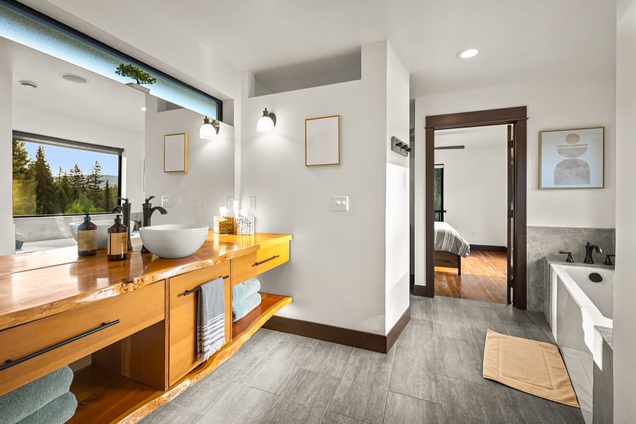 Upper floor Master Bath