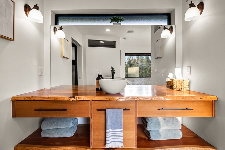 Upper floor Master Bath