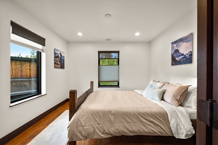 Upper floor , Queen bed