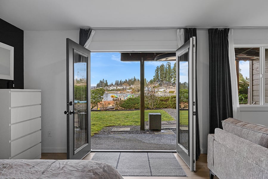 Walk right out onto a small exclusive use lawn area (Nice for pet relief) but NOT fenced.