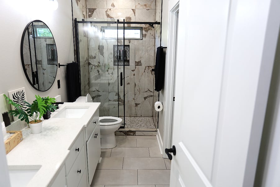 Dual-Sink Master Bathroom

Start and end your day in style with a modern dual-sink bathroom, a stand-up shower