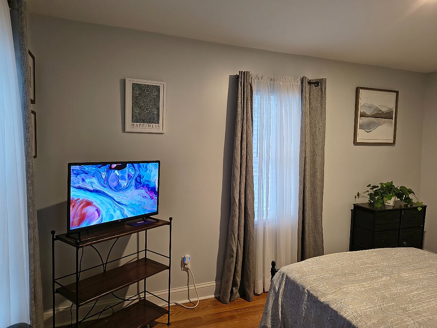 Second bedroom.