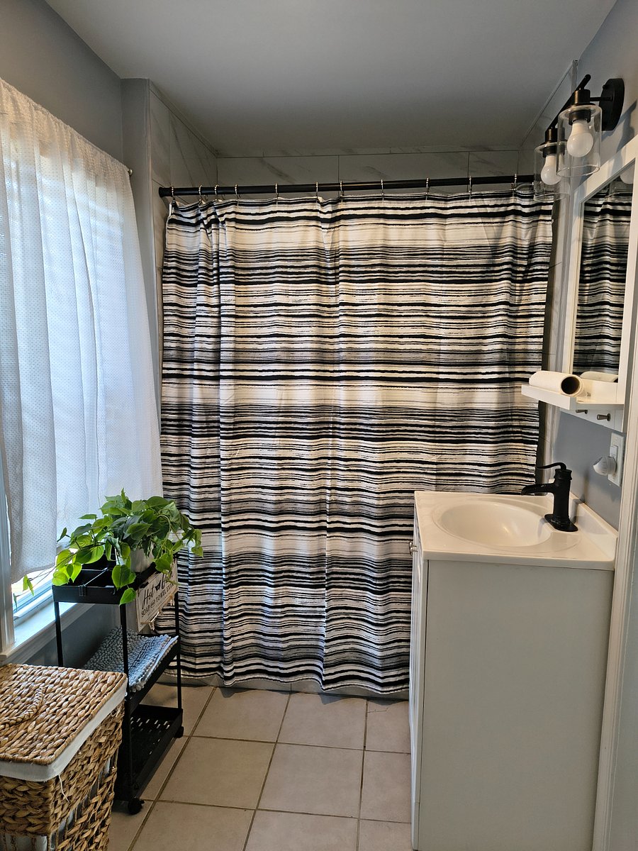 second floor full bathroom.