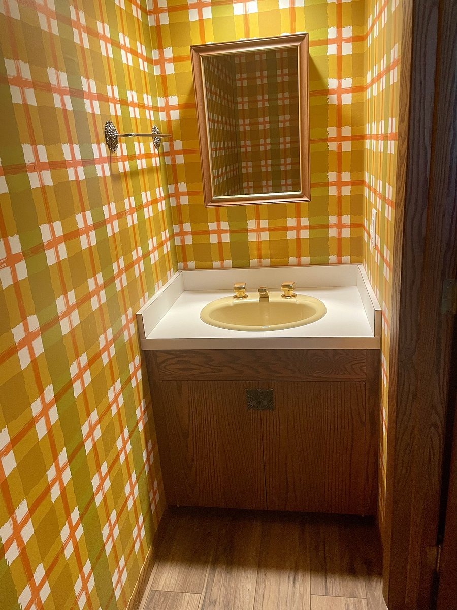 1/2 Bathroom
