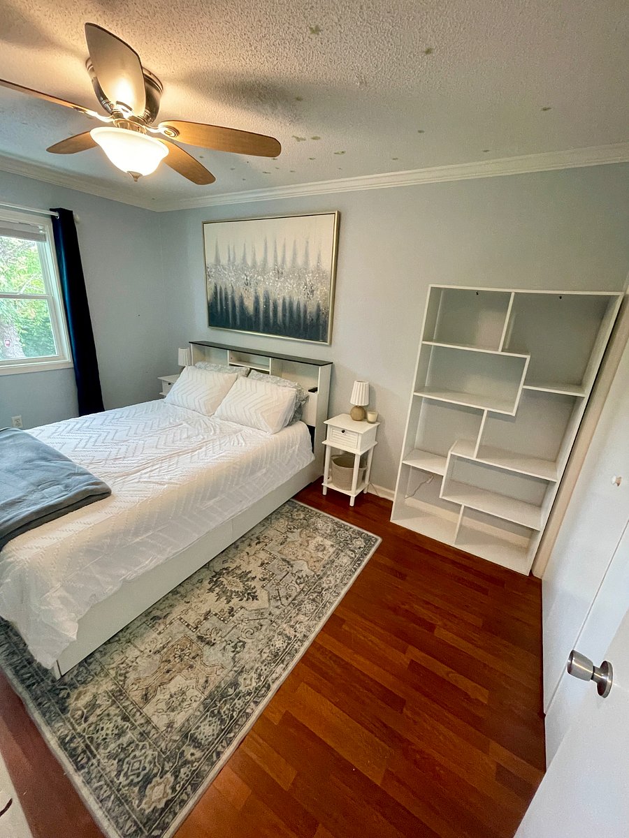 Queen bedroom with huge closet
