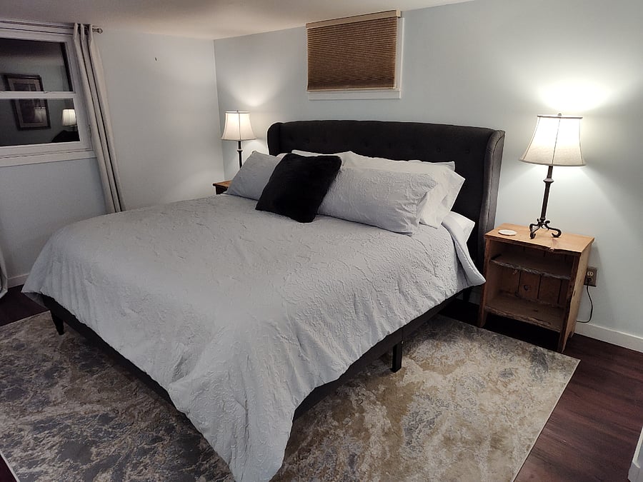 Downstairs master king bed