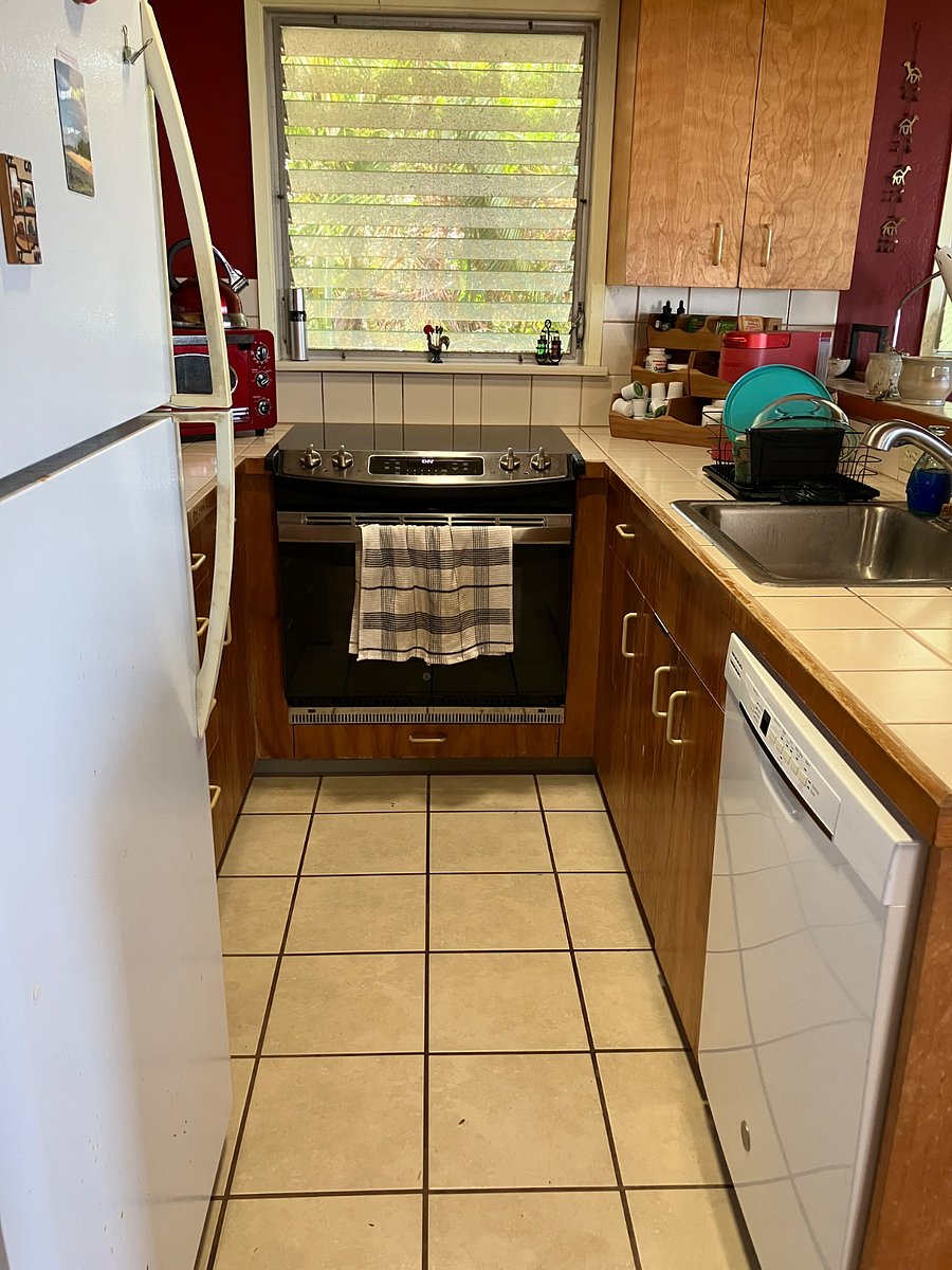 Full kitchen available to share.