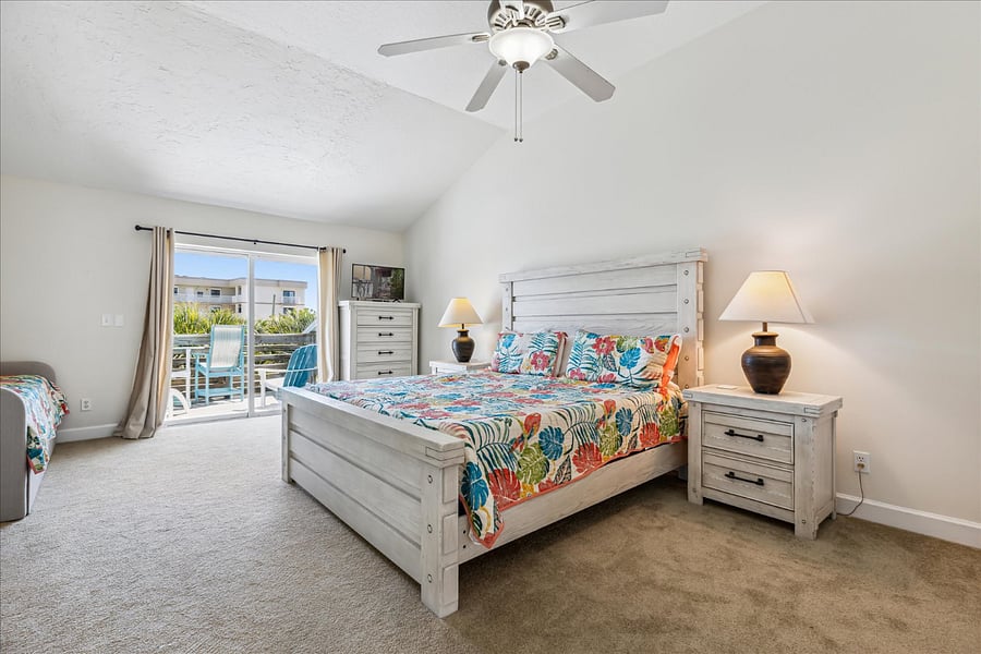 3rd floor bedroom w/king bed
