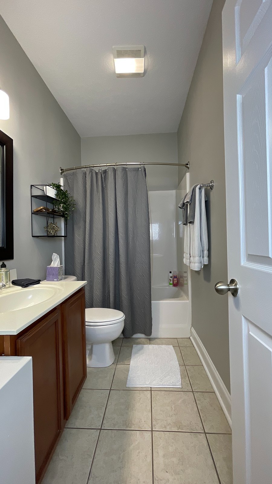 Pamper yourself in our inviting bathroom, where cleanliness meets coziness with essential towels and amenities!
