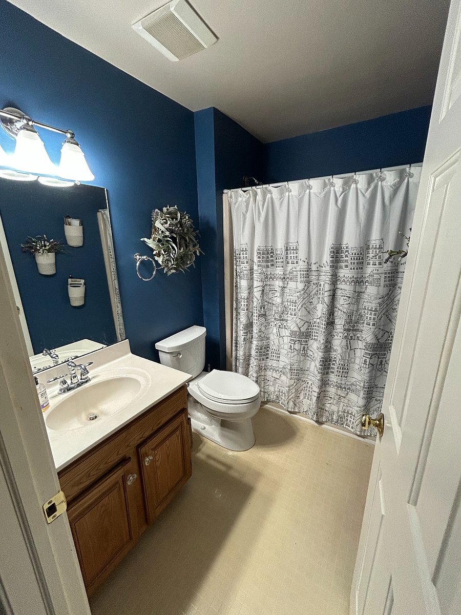 Full Private Hall Bath