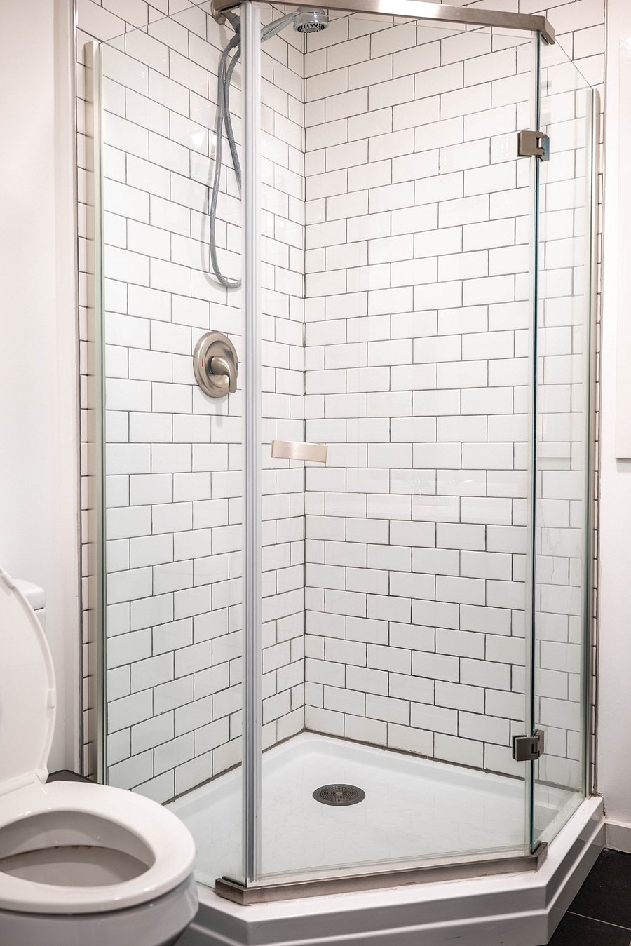 Second bathroom, high pressure water, so nice!