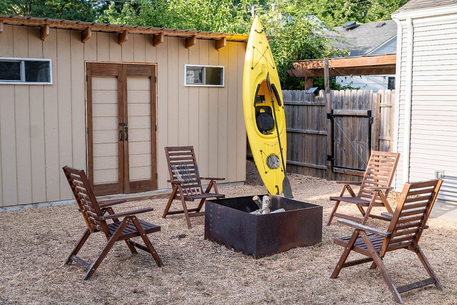 Back yard fire pit. Kayak available upon request.
