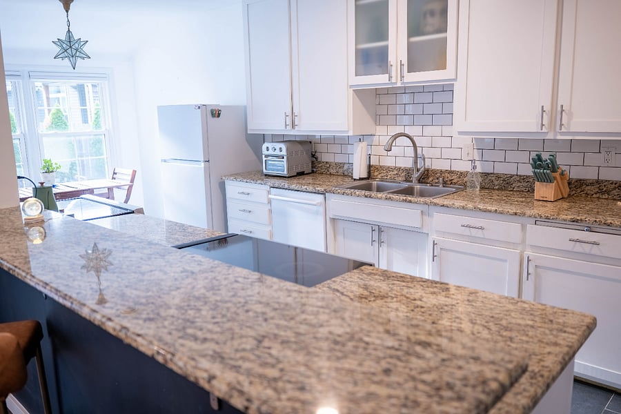 Full kitchen