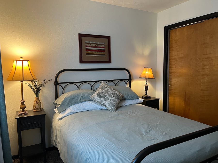 Full-Bedroom