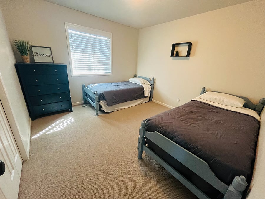 Bedroom- Twin Beds