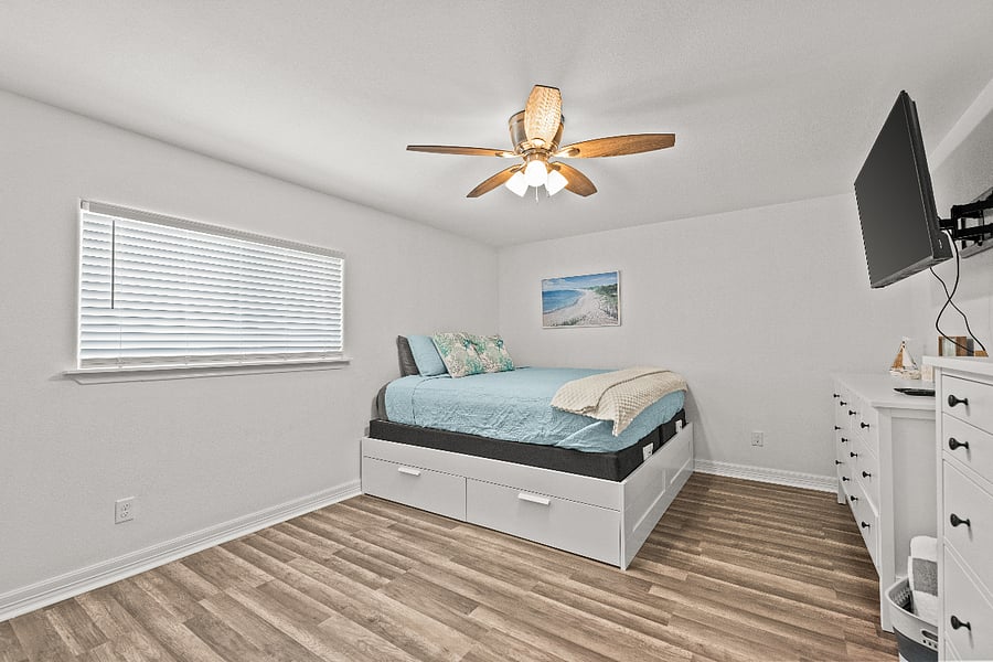 primary bedroom, kind bed, big closet, lots of storage