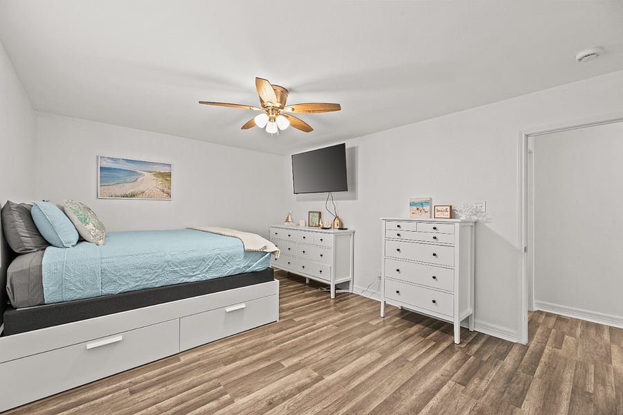 primary bedroom, kind bed, big closet, lots of storage