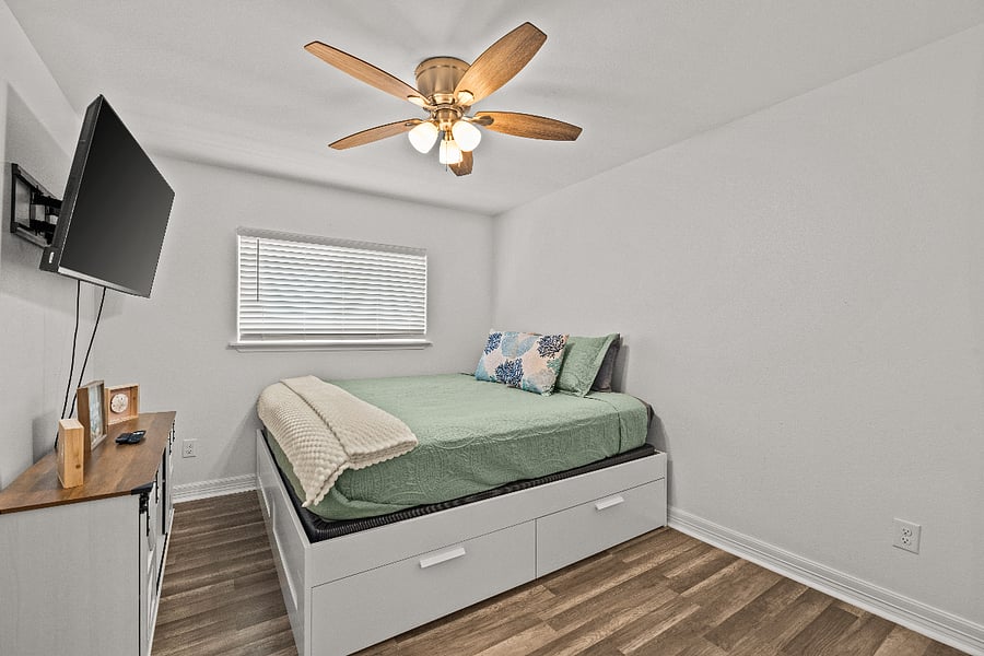 second bedroom, king bed, smart tv, large closet, lots of storage