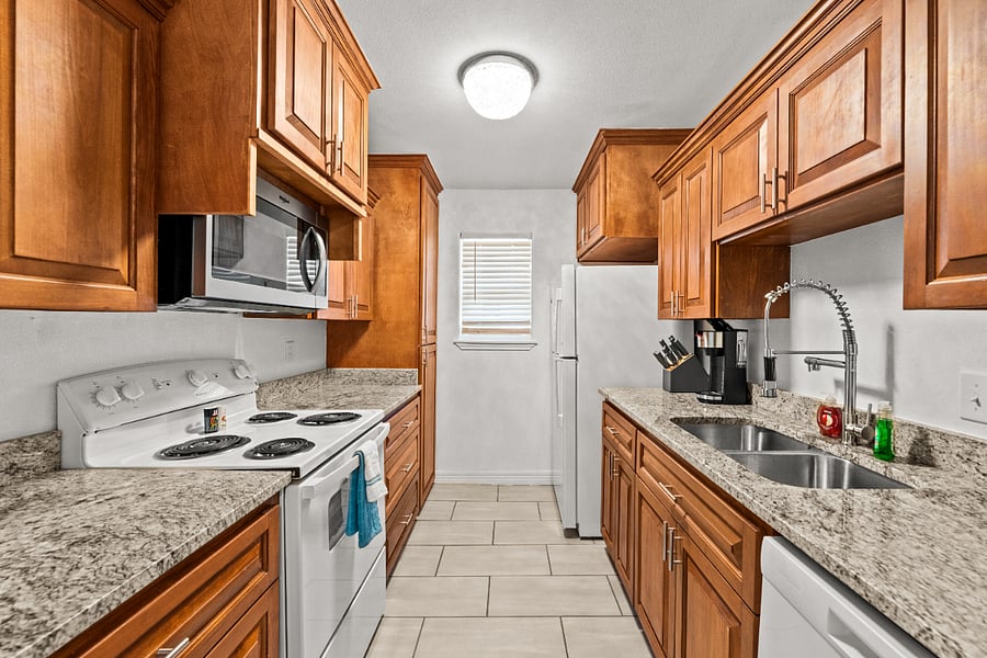 kitchen fully stocked 