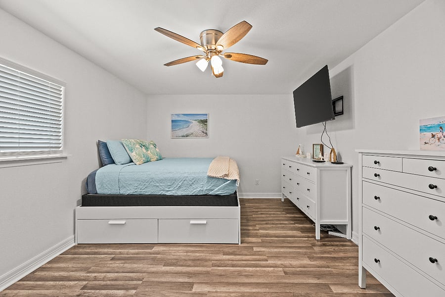 primary bedroom, kind bed, big closet, lots of storage
