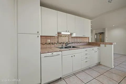full kitchen