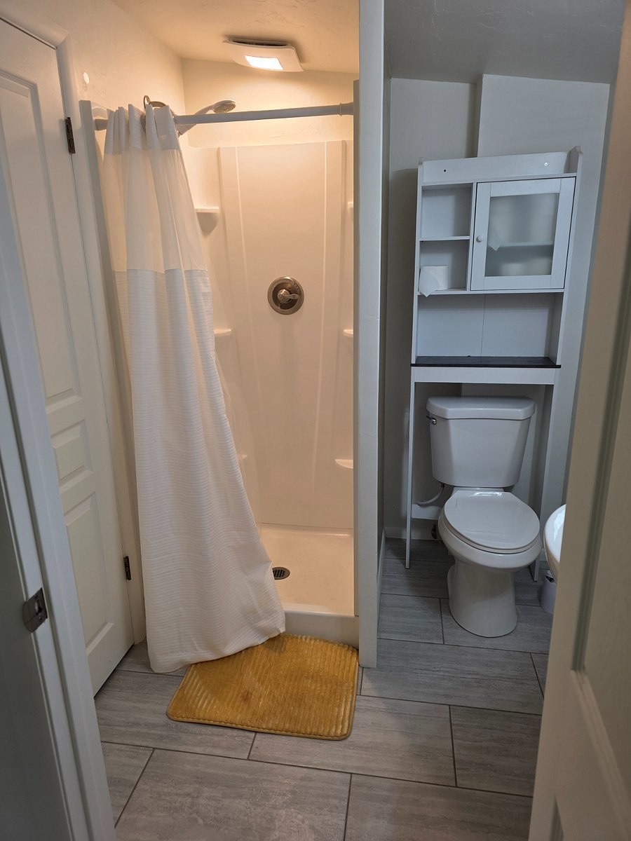 Bedroom 2 bathroom with shower