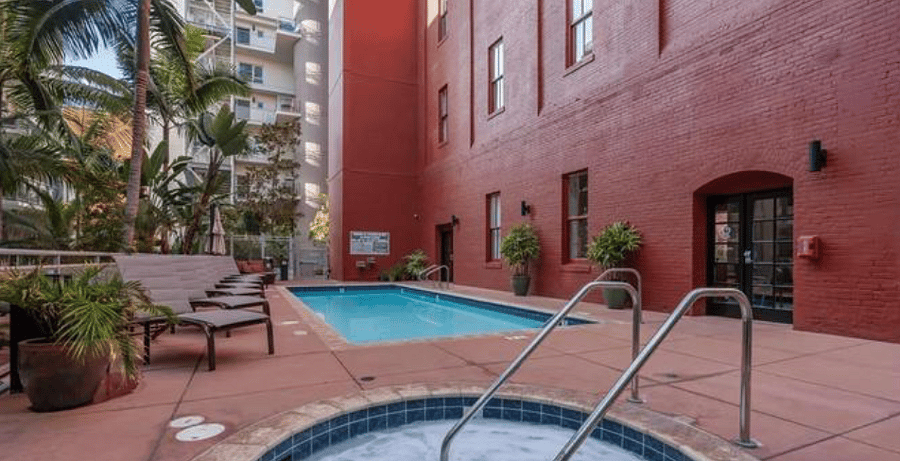 Pool / Hot tub