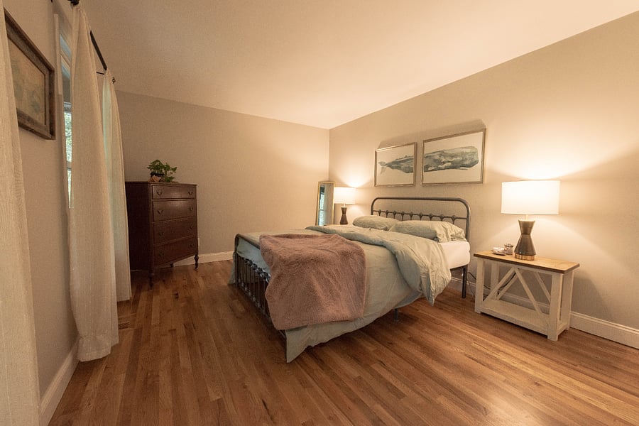 Queen bedroom- 1st floor