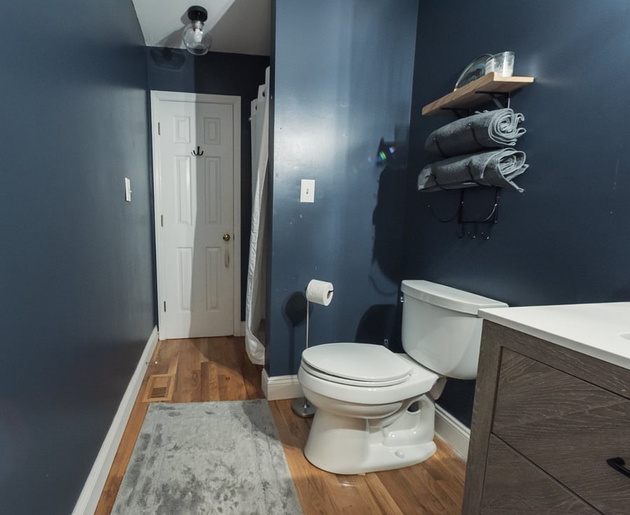 Queen and 1st floor bathroom