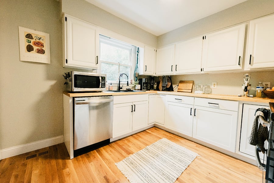 full kitchen