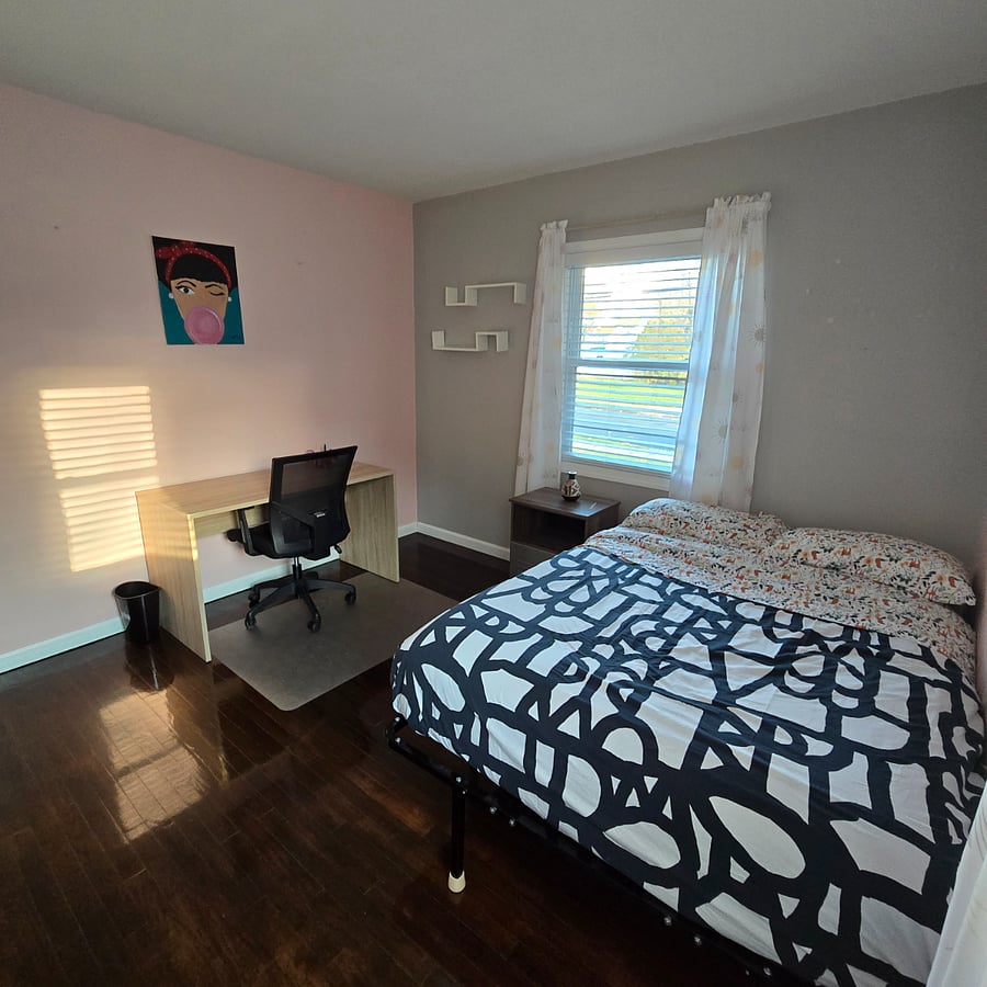 2nd bedroom