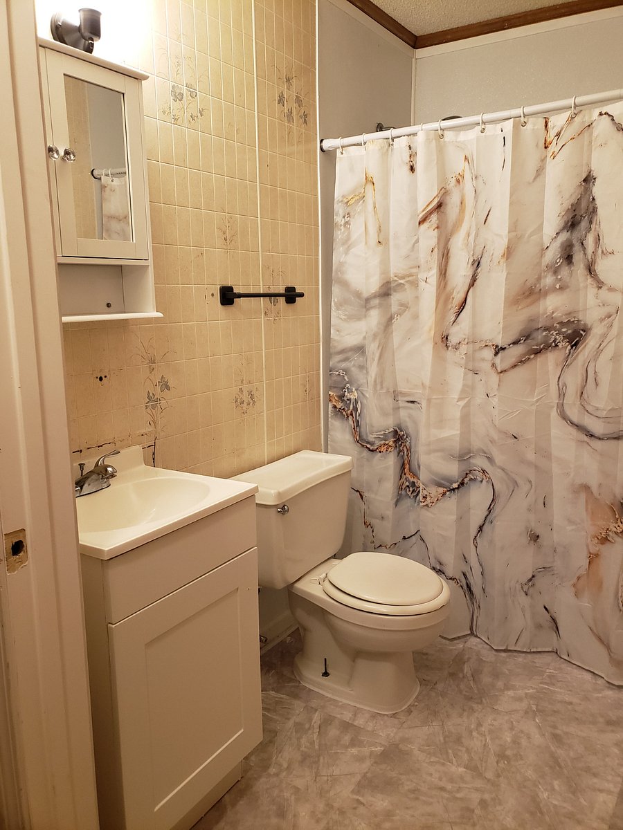 Unit A Full Bathroom